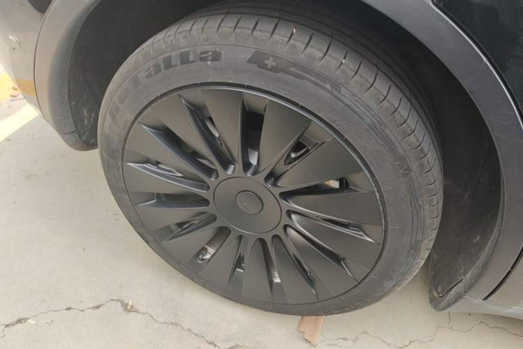 Used Tesla Model Y 2022 Long-Range All-Wheel-Drive Version Right Rear Wheel Hub