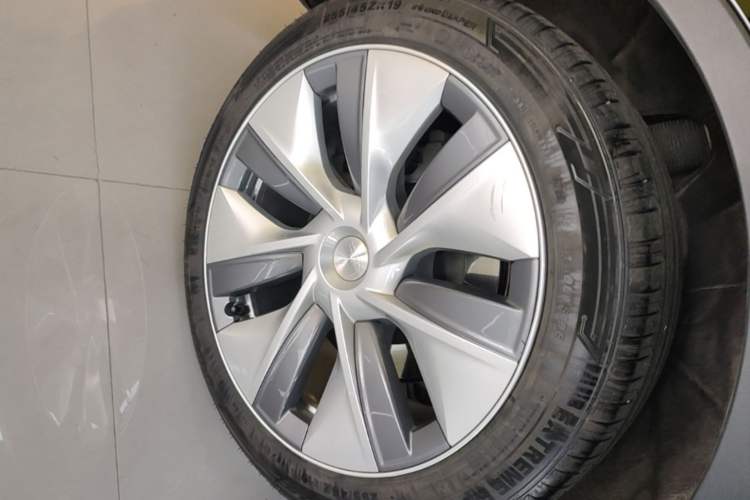 Used Tesla Model Y 2022 Revised Version Rear-Wheel Drive Right Rear Wheel Hub