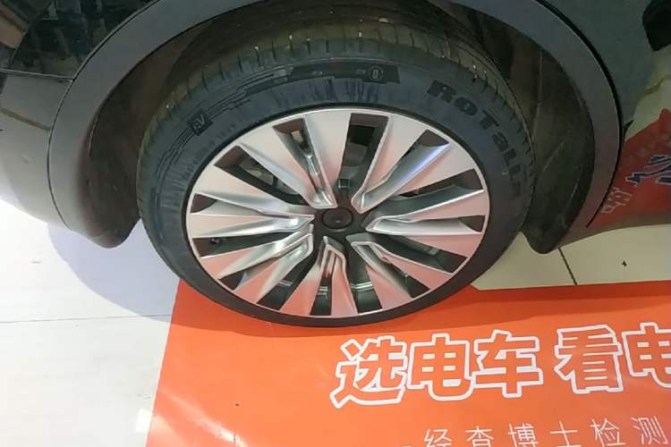 Used Tesla Model Y 2022 Rear-Wheel-Drive Version Right Rear Wheel Hub