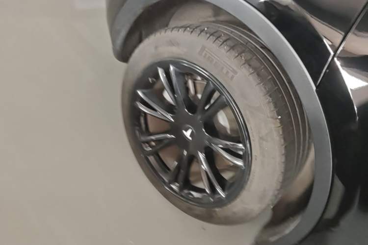 Used Tesla Model Y 2022 Rear-Wheel-Drive Version Right Rear Wheel Hub