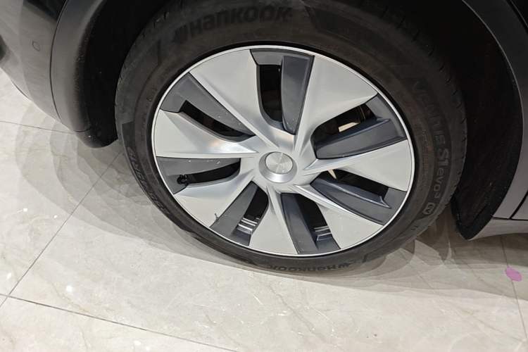 Used Tesla Model Y 2022 Revised Version Rear-Wheel Drive Right Rear Wheel Hub