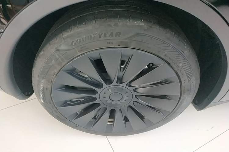 Used Tesla Model Y 2022 Revised Version Rear-Wheel Drive Right Rear Wheel Hub