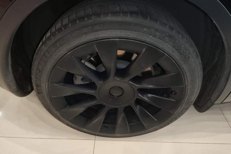 Used Tesla Model Y 2022 Rear-Wheel-Drive Version Right Rear Wheel Hub