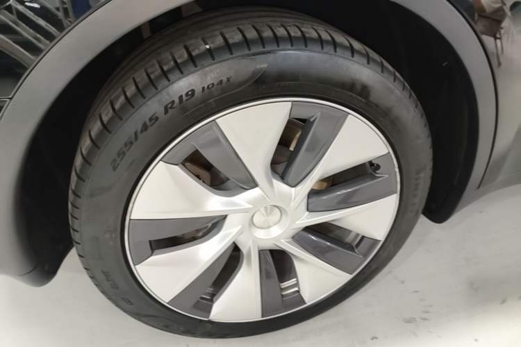 Used Tesla Model Y 2022 Revised Version Rear-Wheel Drive Right Rear Wheel Hub