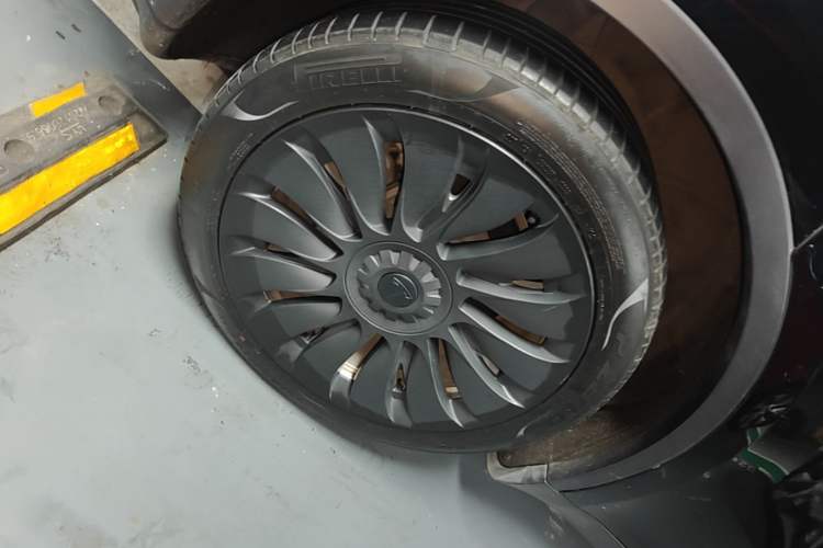 Used Tesla Model Y 2022 Revised Version Rear-Wheel Drive Right Rear Wheel Hub