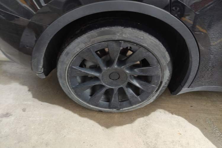 Used Tesla Model Y 2022 Rear-Wheel-Drive Version Right Rear Wheel Hub