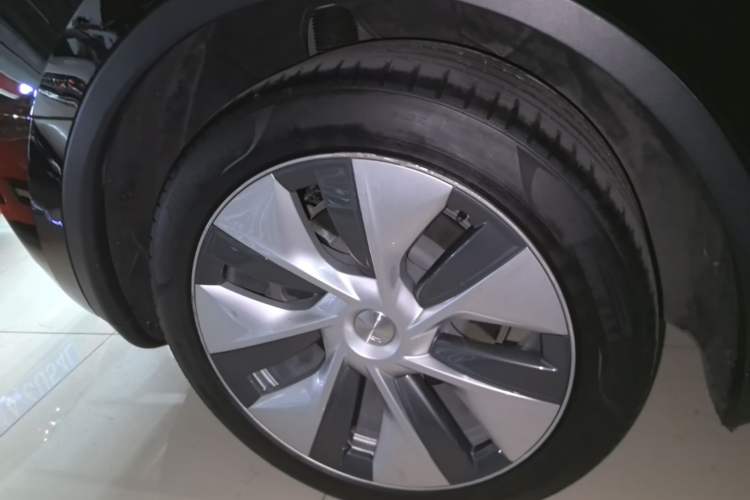 Used Tesla Model Y 2022 Revised Version Rear-Wheel Drive Right Rear Wheel Hub
