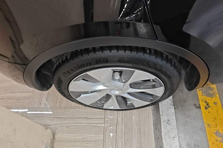 Used Tesla Model Y 2022 Revised Version Long-Range All-Wheel Drive Right Rear Wheel Hub
