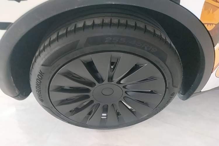 Used Tesla Model Y 2022 Revised Version Rear-Wheel Drive Right Rear Wheel Hub