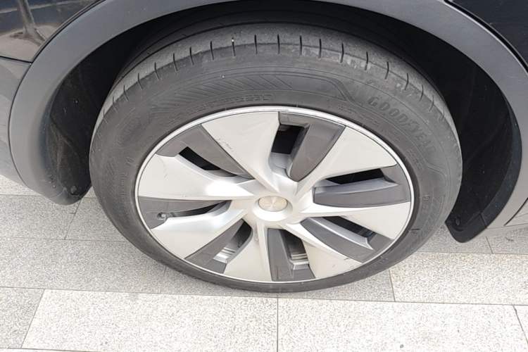 Used Tesla Model Y 2022 Revised Version Rear-Wheel Drive Right Rear Wheel Hub