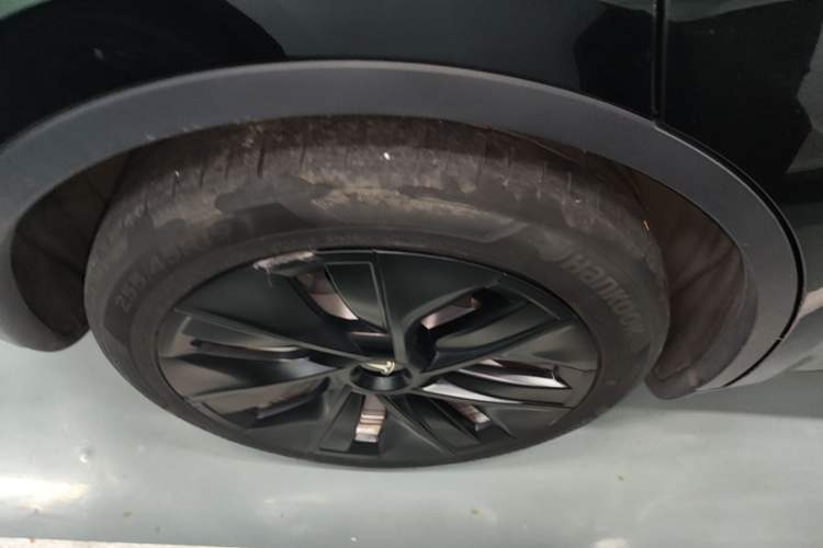 Used Tesla Model Y 2022 Rear-Wheel-Drive Version Right Rear Wheel Hub