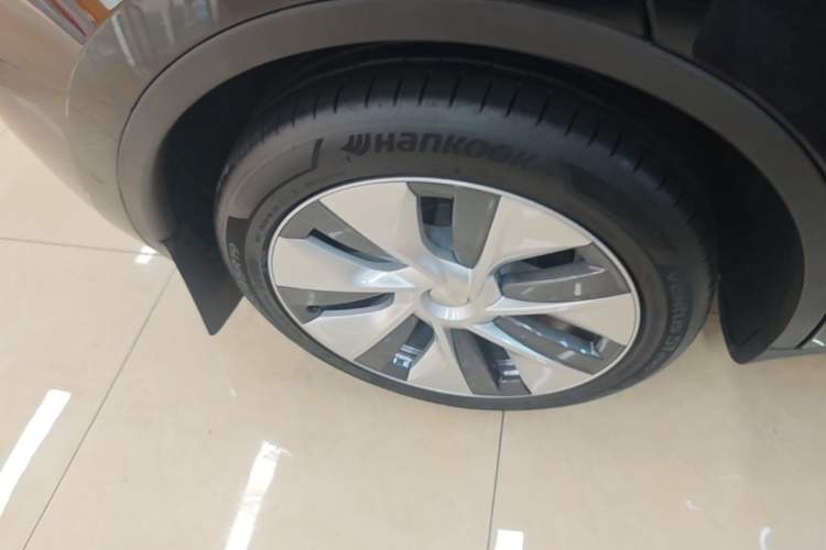 Used Tesla Model Y 2022 Revised Version Long-Range All-Wheel Drive Right Rear Wheel Hub