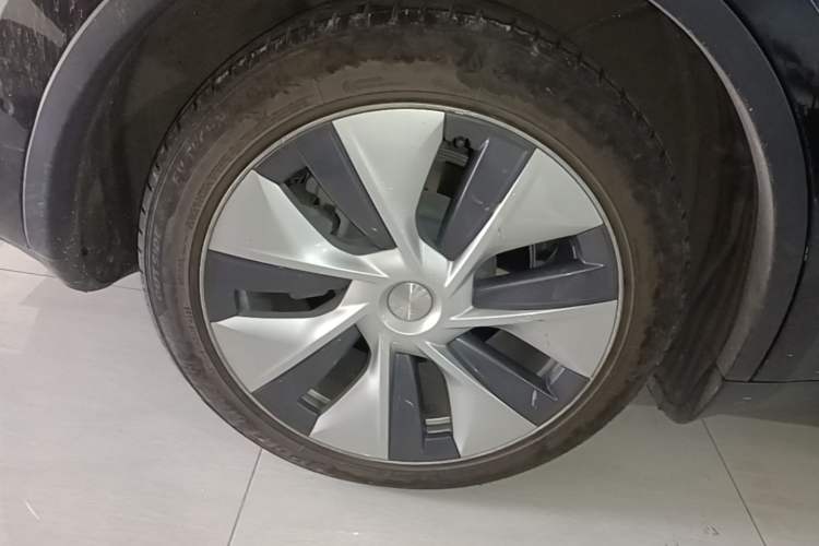 Used Tesla Model Y 2022 Rear-Wheel-Drive Version Right Rear Wheel Hub