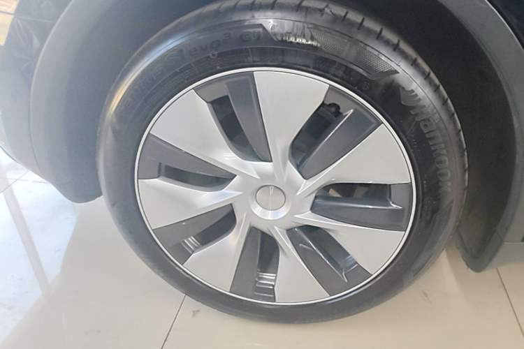 Used Tesla Model Y 2022 Rear-Wheel-Drive Version Right Rear Wheel Hub