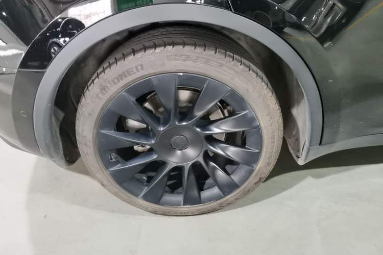 Used Tesla Model Y 2022 Rear-Wheel-Drive Version Right Rear Wheel Hub
