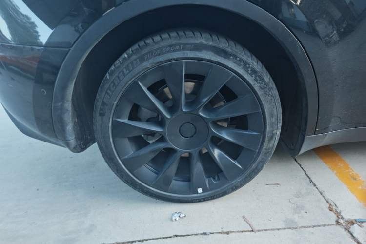 Used Tesla Model Y 2022 Revised Version Long-Range All-Wheel Drive Right Rear Wheel Hub