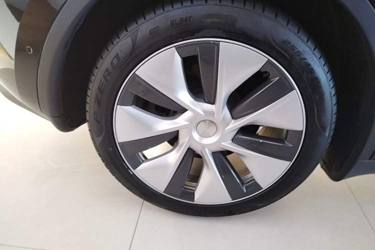 Used Tesla Model Y 2022 Revised Version Rear-Wheel Drive Right Rear Wheel Hub