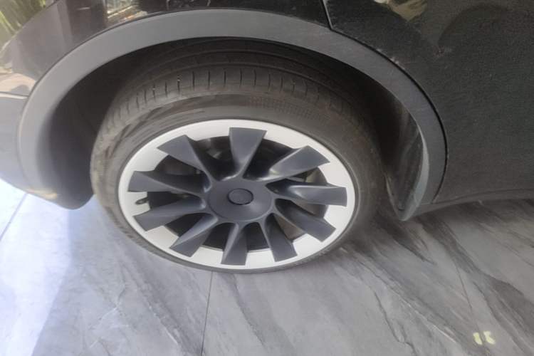 Used Tesla Model Y 2022 Revised Version Long-Range All-Wheel Drive Right Rear Wheel Hub