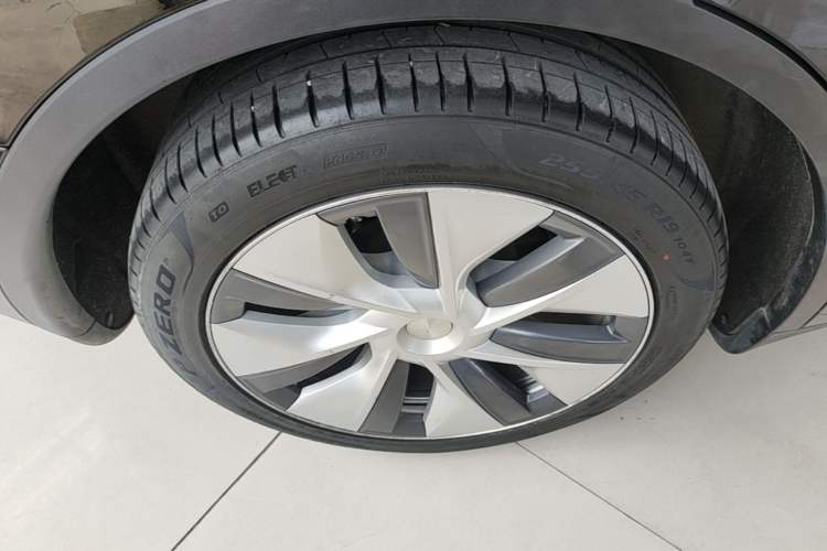 Used Tesla Model Y 2022 Revised Version Rear-Wheel Drive Right Rear Wheel Hub