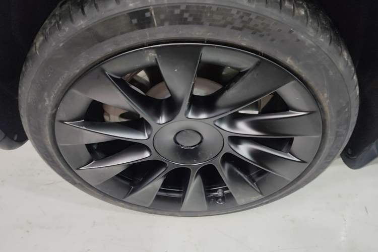 Used Tesla Model Y 2022 Revised Version Rear-Wheel Drive Right Rear Wheel Hub