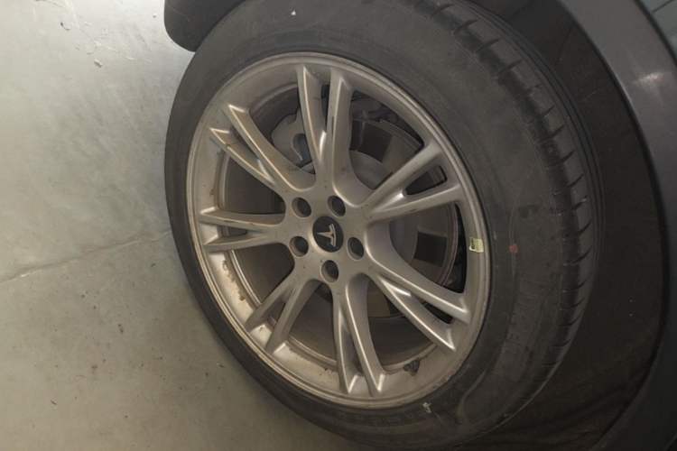 Used Tesla Model Y 2022 Revised Version Rear-Wheel Drive Right Rear Wheel Hub
