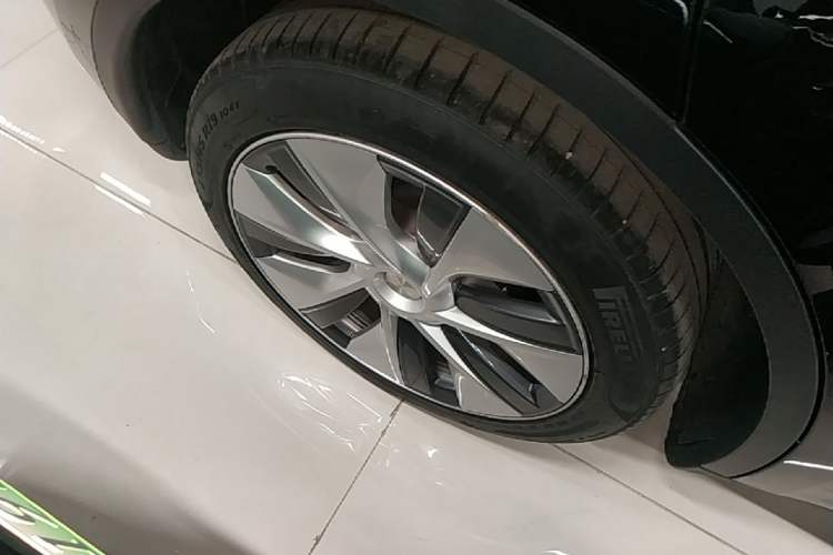 Used Tesla Model Y 2022 Revised Version Rear-Wheel Drive Right Rear Wheel Hub