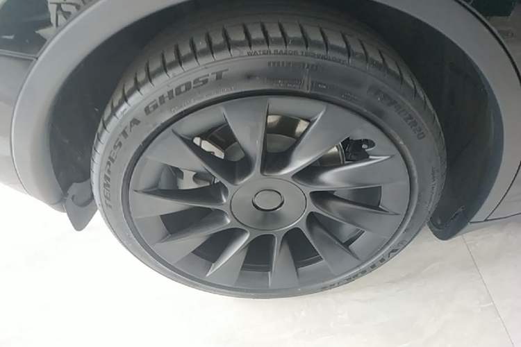 Used Tesla Model Y 2022 Rear-Wheel-Drive Version Right Rear Wheel Hub