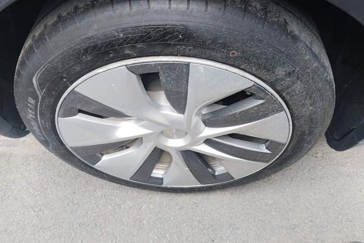 Used Tesla Model Y 2022 Rear-Wheel-Drive Version Right Rear Wheel Hub