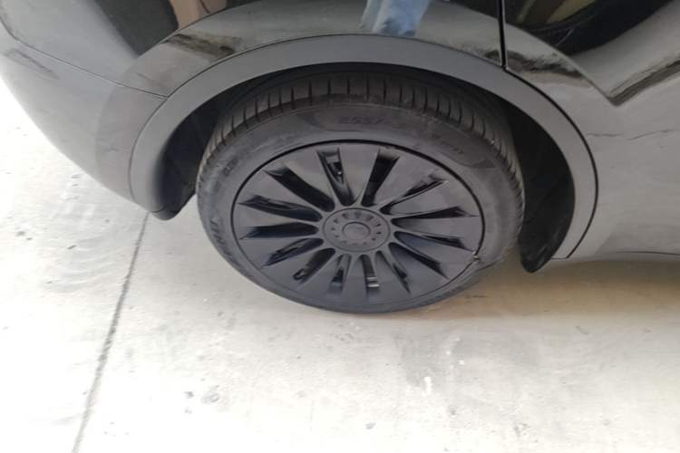 Used Tesla Model Y 2022 Revised Version Rear-Wheel Drive Right Rear Wheel Hub