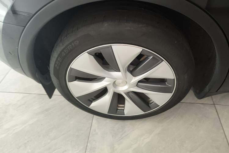 Used Tesla Model Y 2022 Rear-Wheel-Drive Version Right Rear Wheel Hub