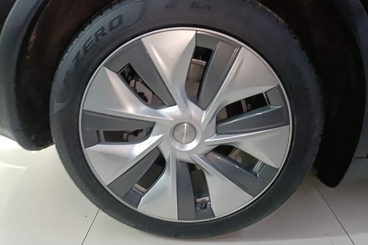 Used Tesla Model Y 2022 Revised Version Rear-Wheel Drive Right Rear Wheel Hub