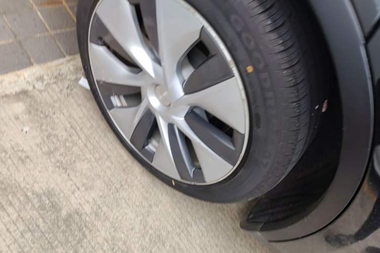 Used Tesla Model Y 2022 Rear-Wheel-Drive Version Right Rear Wheel Hub