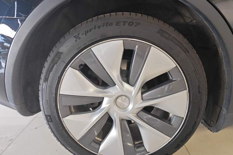 Used Tesla Model Y 2022 Rear-Wheel-Drive Version Right Rear Wheel Hub
