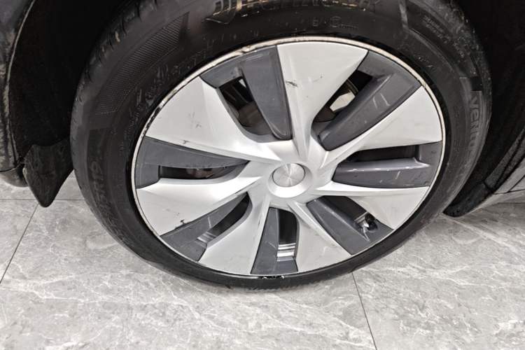 Used Tesla Model Y 2022 Revised Version Long-Range All-Wheel Drive Right Rear Wheel Hub