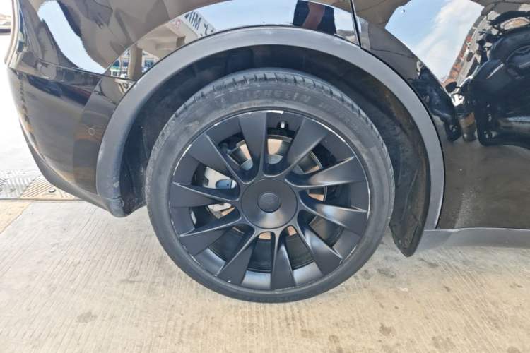 Used Tesla Model Y 2022 Rear-Wheel-Drive Version Right Rear Wheel Hub