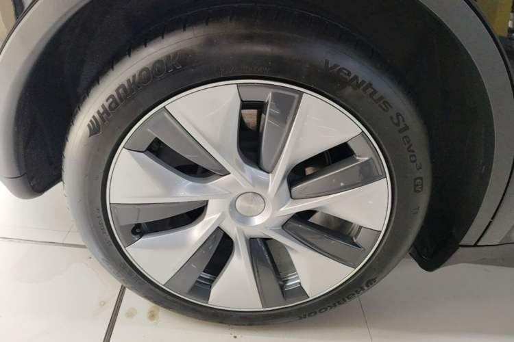 Used Tesla Model Y 2022 Revised Version Rear-Wheel Drive Right Rear Wheel Hub
