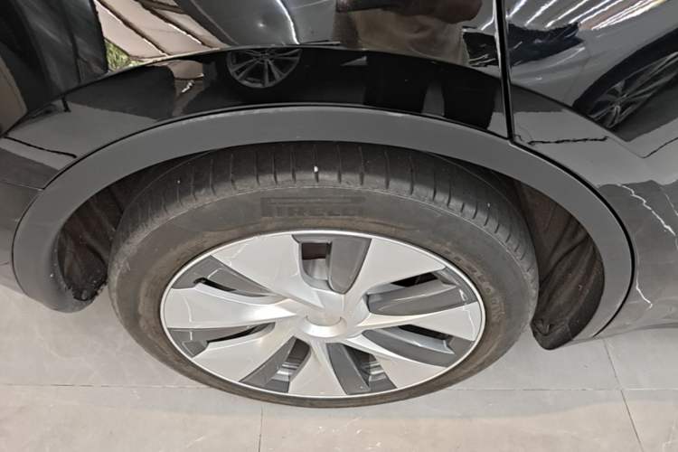 Used Tesla Model Y 2022 Rear-Wheel-Drive Version Right Rear Wheel Hub