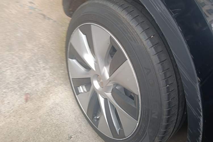 Used Tesla Model Y 2022 Rear-Wheel-Drive Version Right Rear Wheel Hub