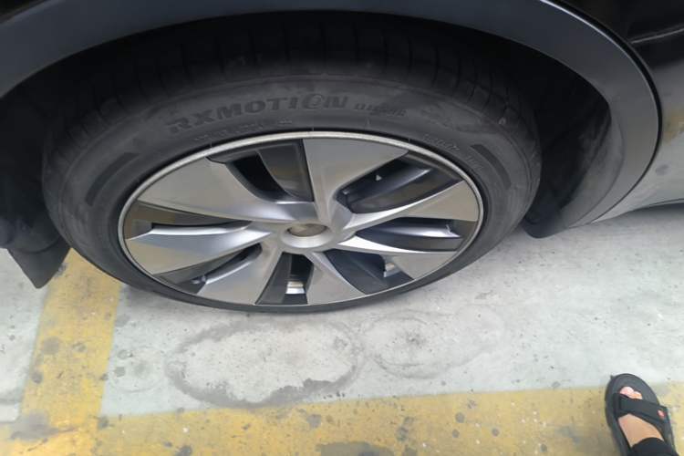 Used Tesla Model Y 2022 Rear-Wheel-Drive Version Right Rear Wheel Hub