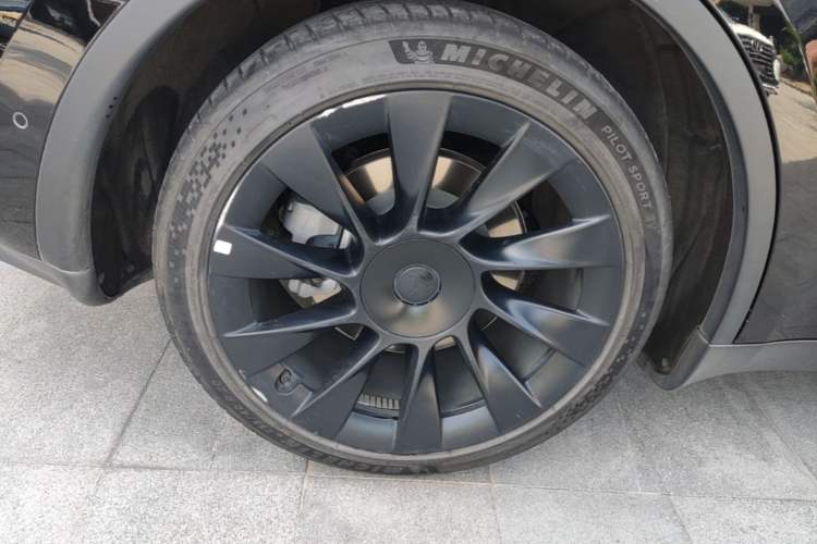 Used Tesla Model Y 2022 Rear-Wheel-Drive Version Right Rear Wheel Hub