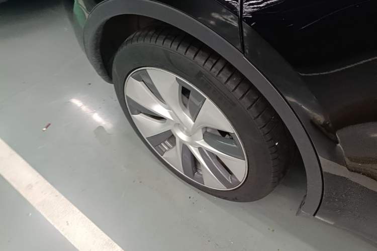 Used Tesla Model Y 2022 Revised Version Rear-Wheel Drive Right Rear Wheel Hub