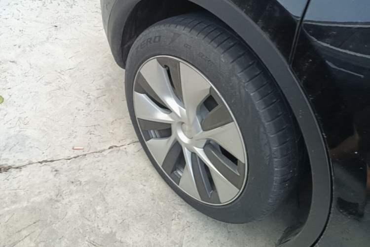 Used Tesla Model Y 2022 Rear-Wheel-Drive Version Right Rear Wheel Hub