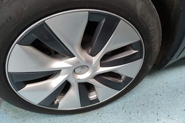 Used Tesla Model Y 2022 Revised Version Rear-Wheel Drive Right Rear Wheel Hub