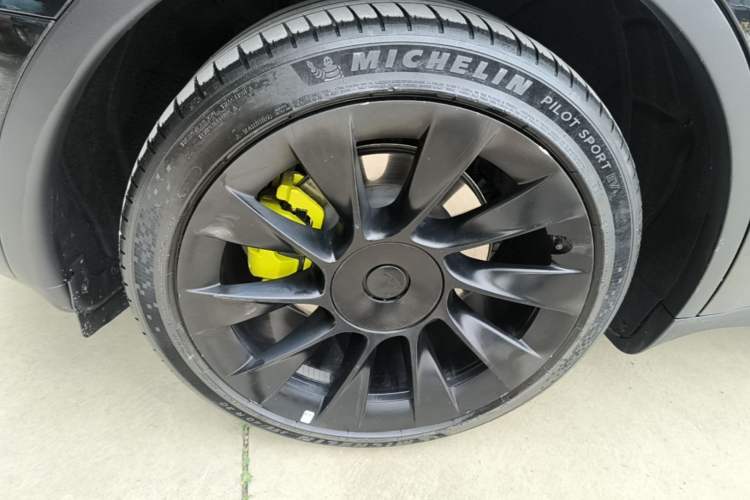 Used Tesla Model Y 2022 Rear-Wheel-Drive Version Right Rear Wheel Hub