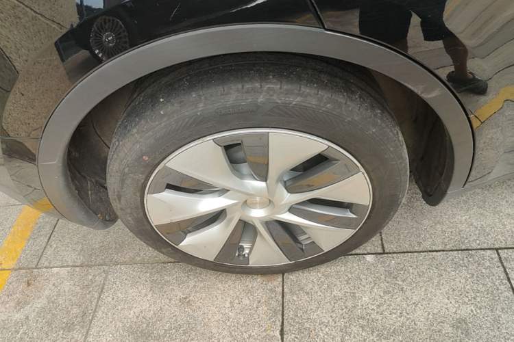 Used Tesla Model Y 2022 Rear-Wheel-Drive Version Right Rear Wheel Hub