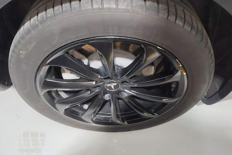 Used Tesla Model Y 2022 Revised Version Rear-Wheel Drive Right Rear Wheel Hub
