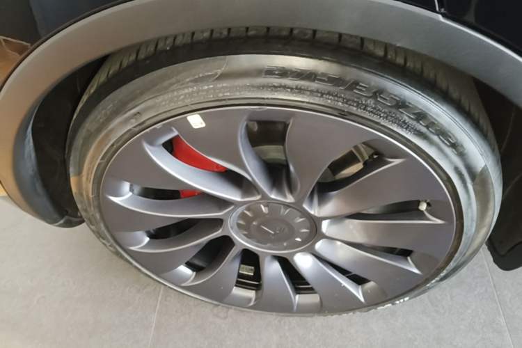 Used Tesla Model Y 2022 Performance High-Performance All-Wheel-Drive Version Right Rear Wheel Hub