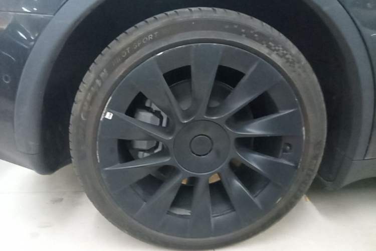 Used Tesla Model Y 2022 Rear-Wheel-Drive Version Right Rear Wheel Hub