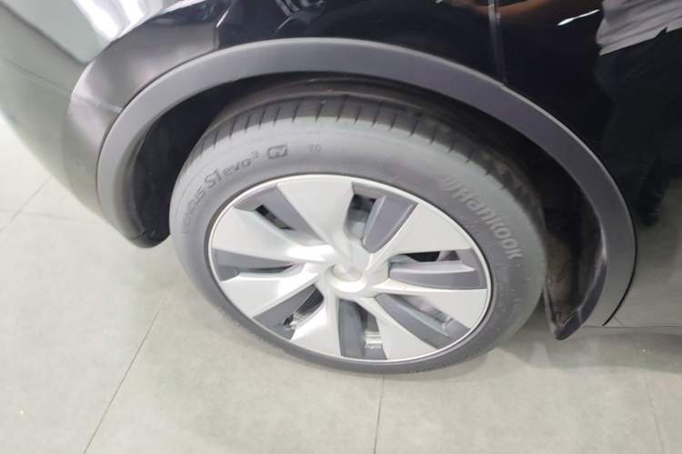 Used Tesla Model Y 2022 Revised Version Long-Range All-Wheel Drive Right Rear Wheel Hub