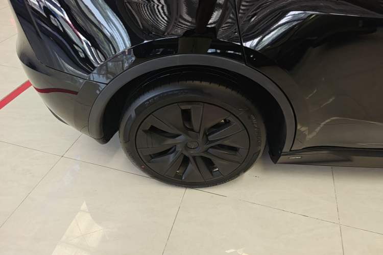 Used Tesla Model Y 2022 Revised Version Long-Range All-Wheel Drive Right Rear Wheel Hub